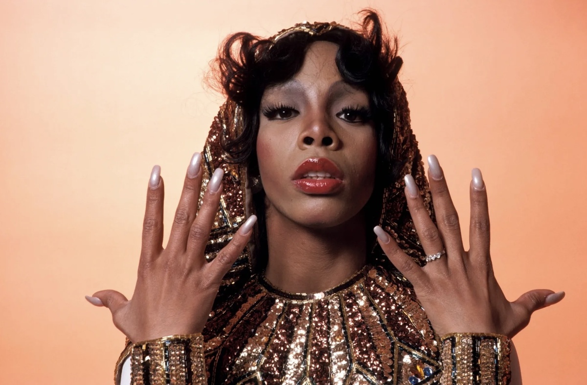 фото: https://wordinblack.com/2023/12/we-love-to-love-donna-summer/