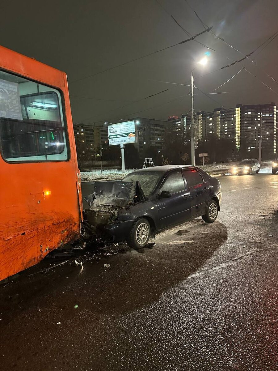  📷    В Оренбурге в смертельном ДТП с троллейбусом погиб 45-летний мужчина Белов Михаил Александрович