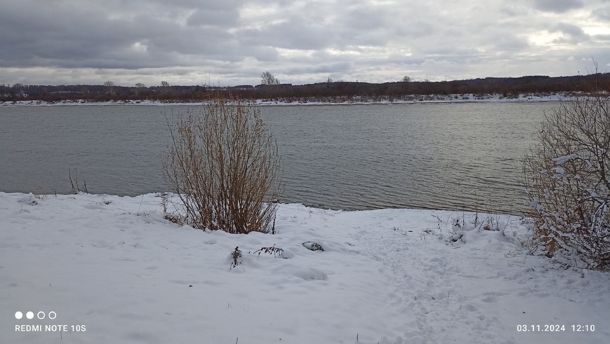 Река Вятка 03.11.2024 г.  Фото автора.