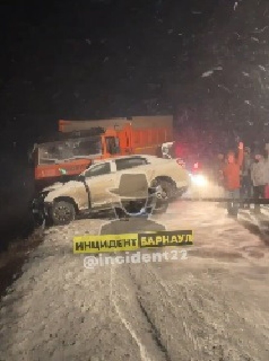    ДТП в Алтайском крае. Источник: скриншот видео из Telegram-канала "Инцидент Барнаул"