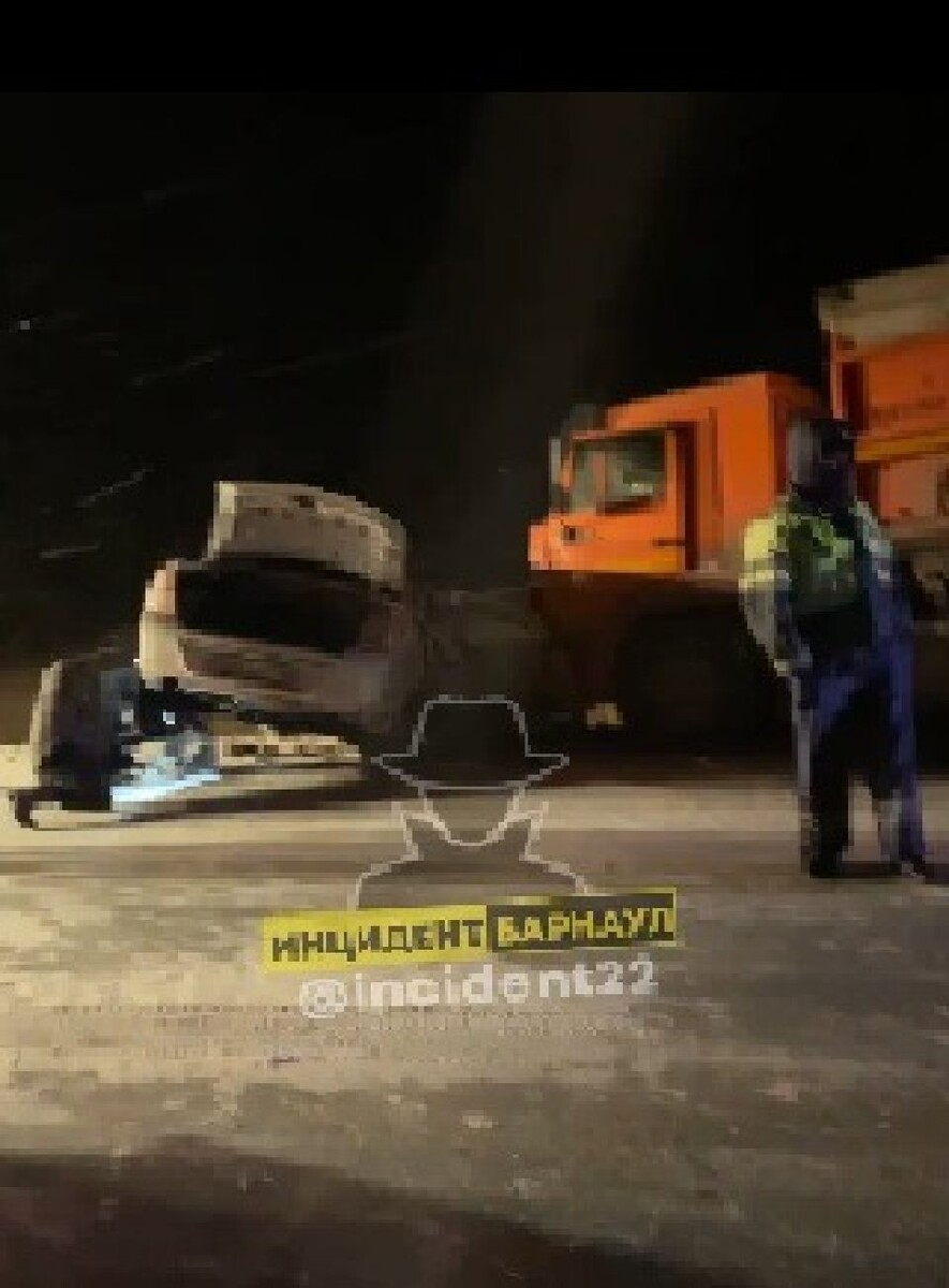    ДТП в Алтайском крае. Источник: скриншот видео из Telegram-канала "Инцидент Барнаул"