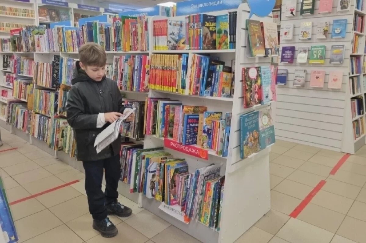    Детей приучать к чтению можно с рассказов об их любимых героях мультфильмов.