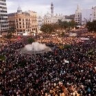 📷Десятки тысяч испанцев вышли на улицы Валенсии и потребовали отставки правительства из-за наводнений