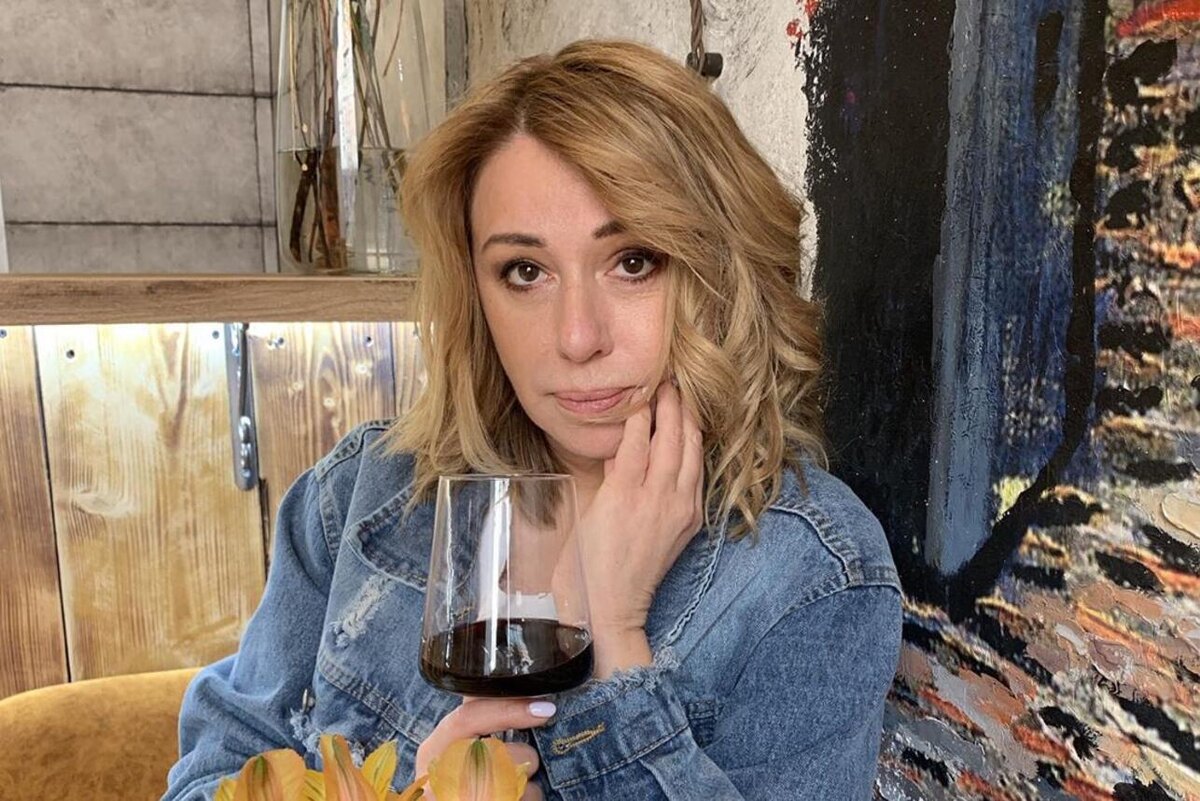    Алена Апина Социальные сети