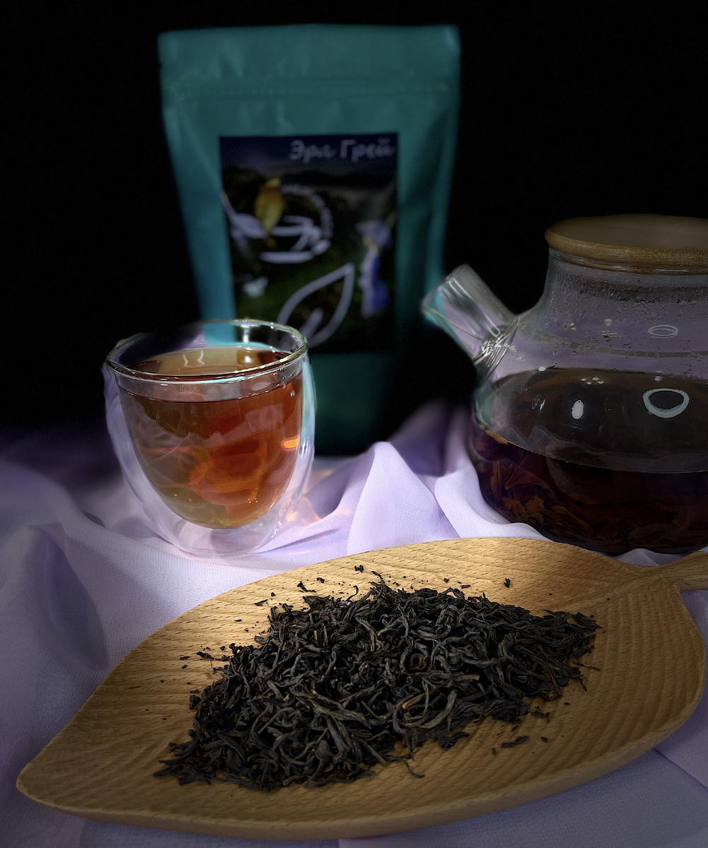 На фото классический чёрный чай "Эрл Грей" с бархатистым вкусом от бренда "Энергия Леса"