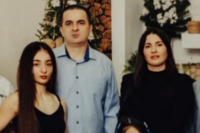    Анна, Николай и Диана Цомартовы. Фото: Из личного архивa/ семья Цомартовых