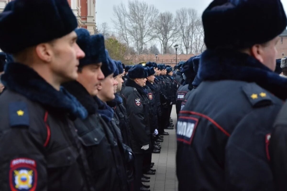    Мэр Уфы поздравил сотрудников органов внутренних дел с праздником