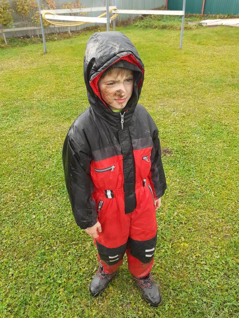 Прыгал на батуте, а потом прилёг🤦‍♀️😆