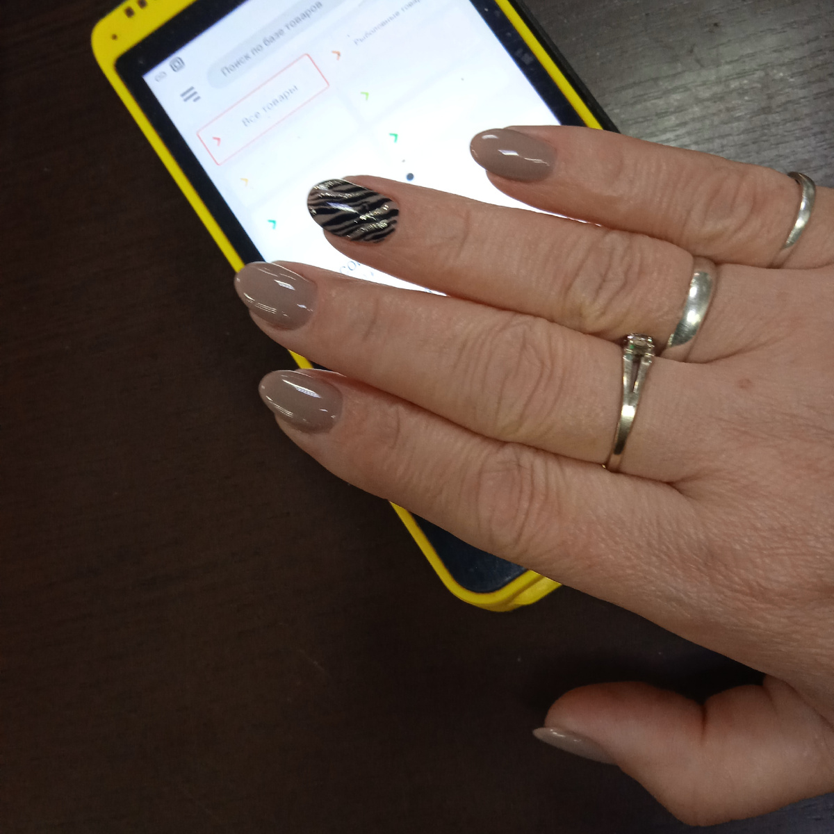 А желтый 💛который изначально хотела  идеально подошёл бы к моей кассе.) Но этот тоже понравился. 