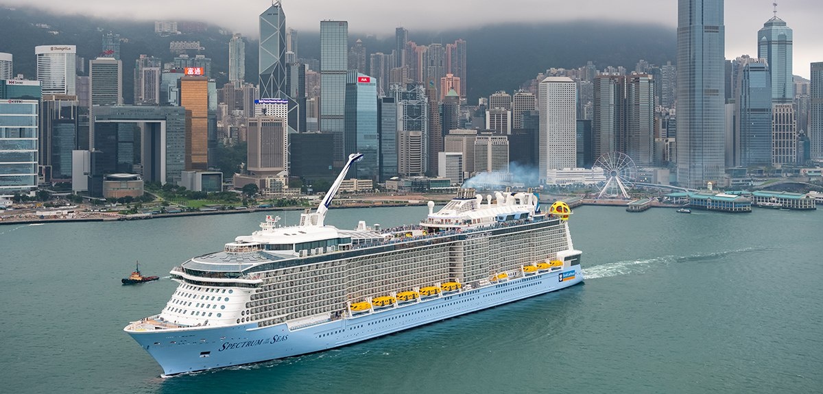 Туристы оказались на сломавшемся круизном лайнере, который 9 ноября должен был вернуться в Шанхай.