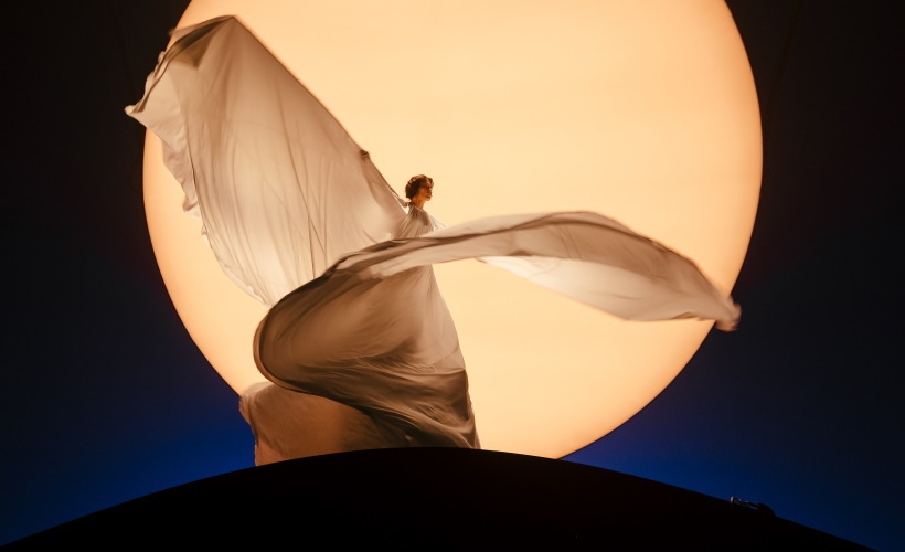 Фотография со страницы театра. Айседора Дункан.