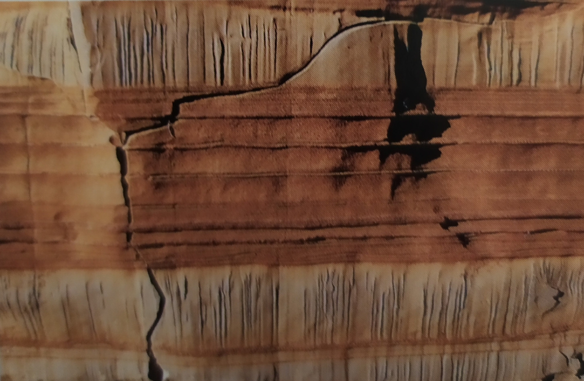 Древние скалы