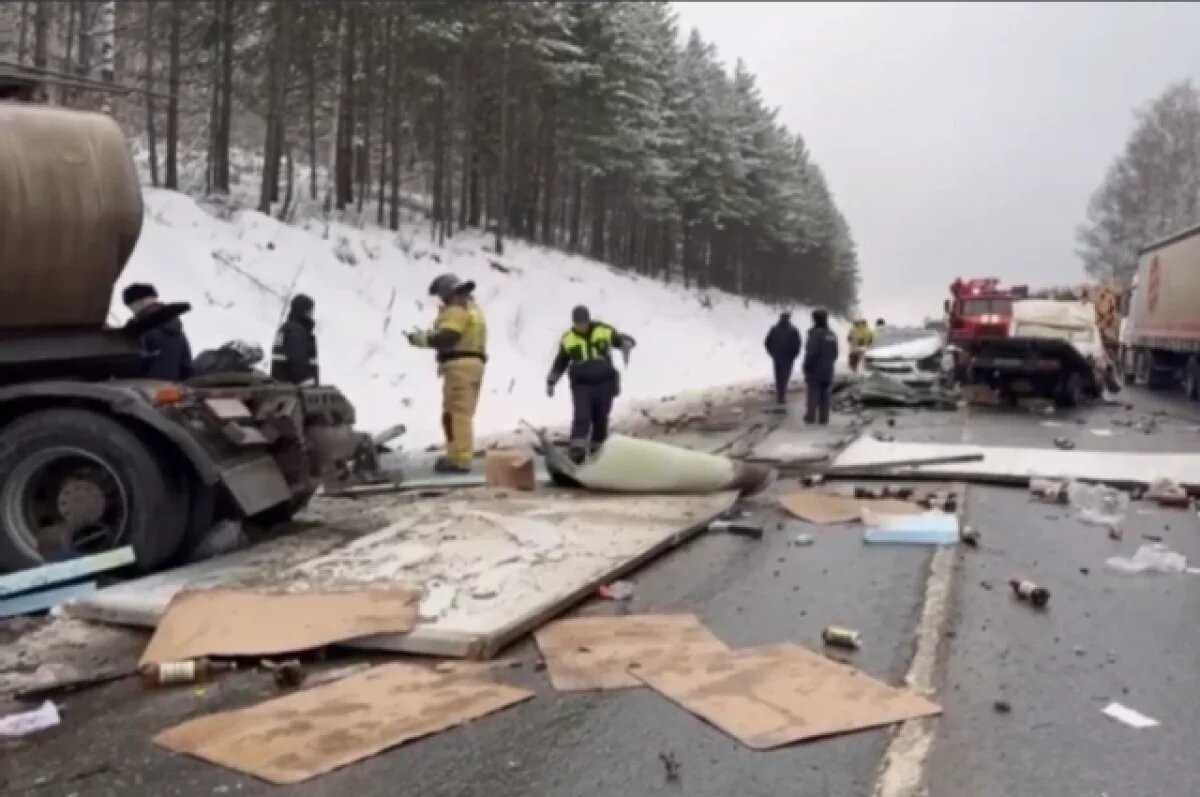    На трассе столкнулись четыре автомобиля