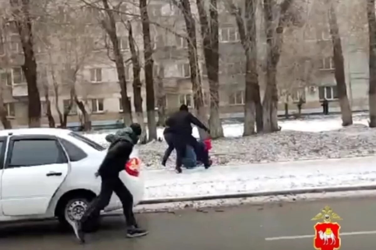    Полиция опубликовала видео задержания мигранта-наркоторговца в Челябинске