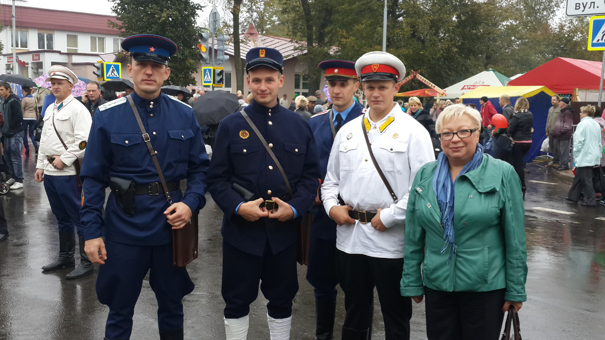 Это мы в Белоруссии в 2014 году на празднике ДОЖИНКИ. Так в Белоруссии называют завершение сельскохозяйственных работ