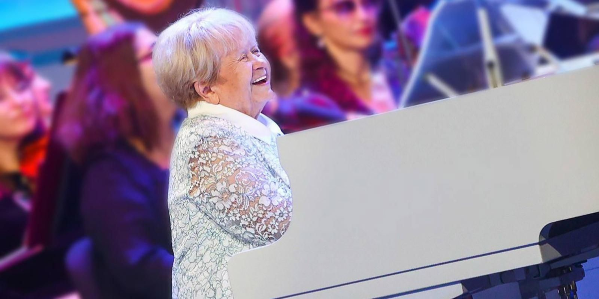 Мэр Москвы Сергей Собянин поздравил с 95-летием Александру Пахмутову, выдающегося композитора, народную артистку СССР и почетного гражданина