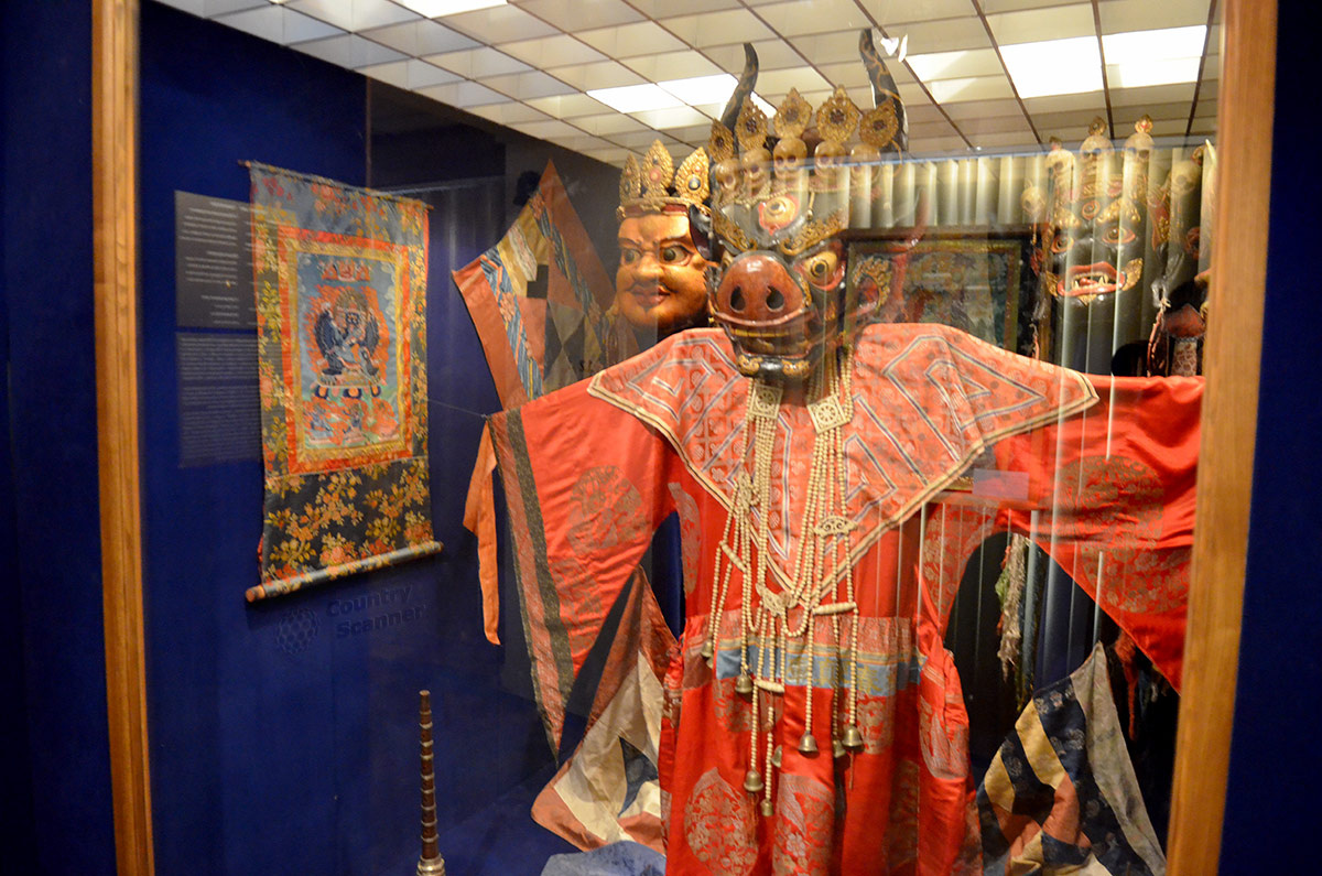 нашла в интернете. Ритуальные маски.