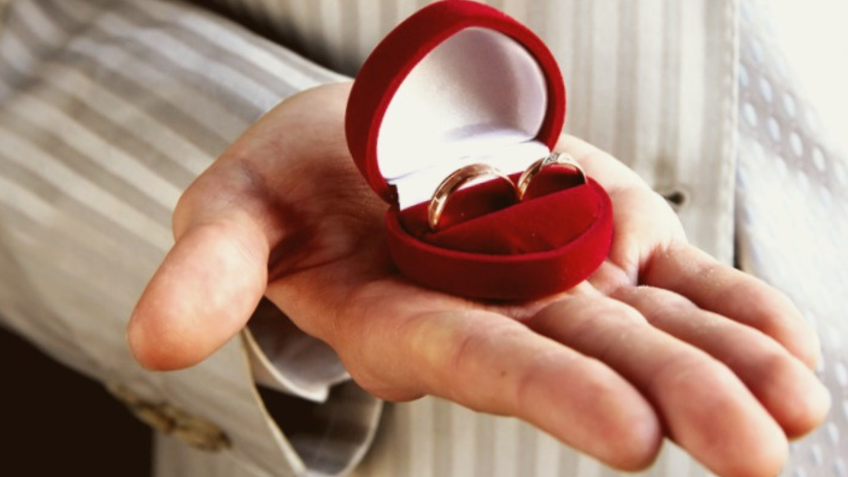 "Ты выйдешь за меня замуж?"- эти слова не означает, что вот оно счастье наступило. Эти слова означают лишь начало долгого пути. А будет ли этот путь счастливым?