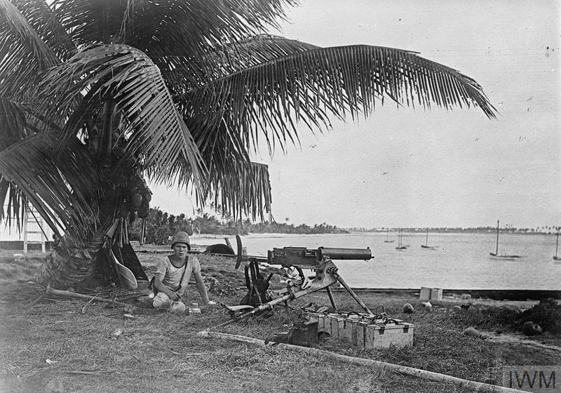 Немецкий пулеметчик на острове Дирекшн