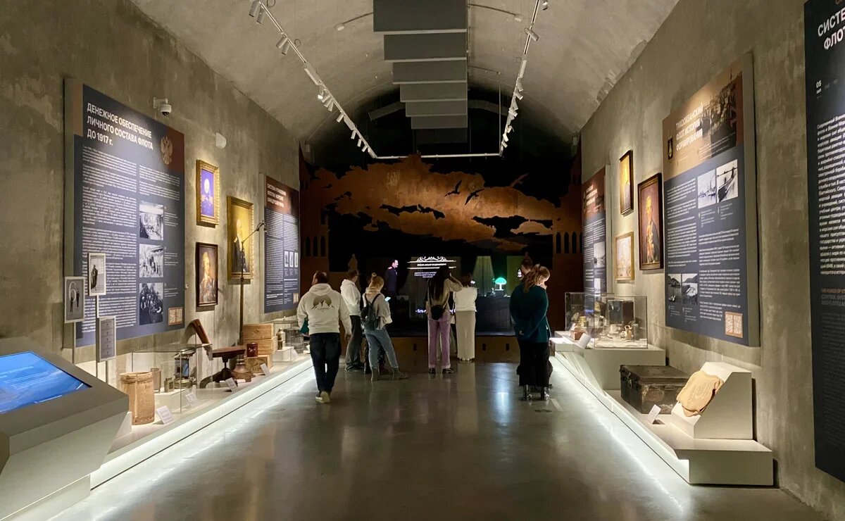    Туристам на заметку. Самые интересные выставки Москвы и Петербурга этой осени