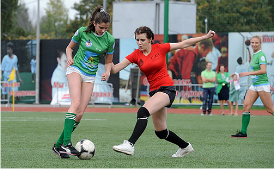 Футболистки на поле