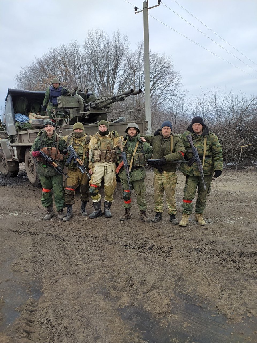 На фото Док первый слева