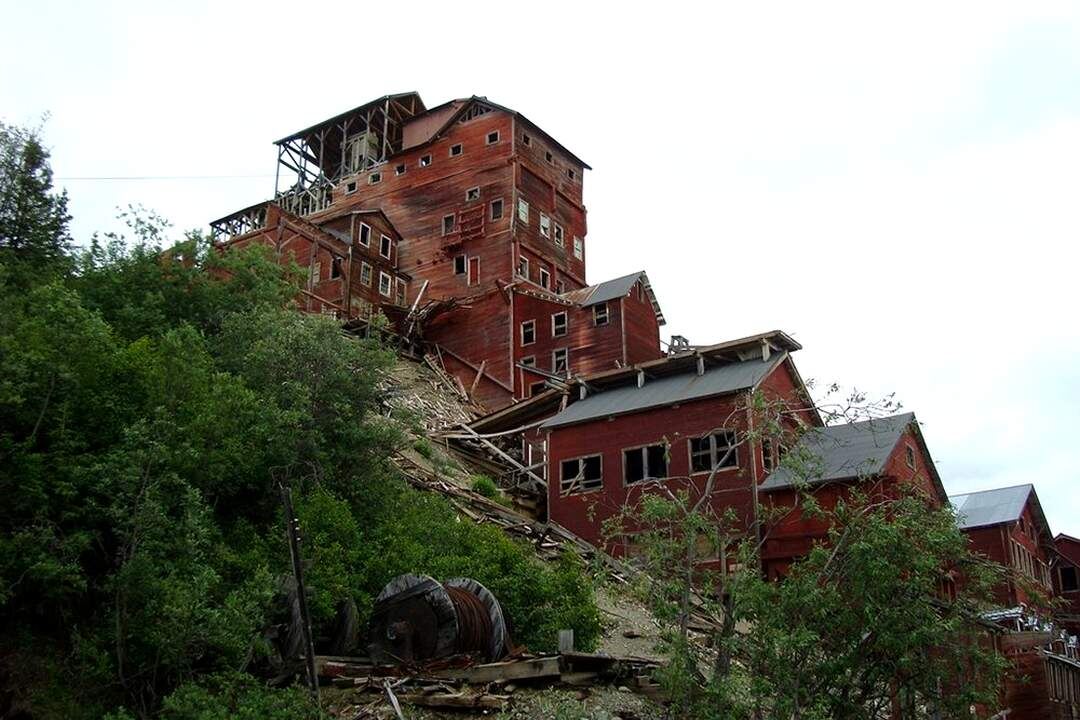 Заброшенные сооружения для обработки медной руды. Источник: Яндекс картинки