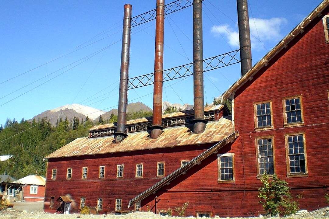 Завод по обогащению руды. Источник: Яндекс картинки