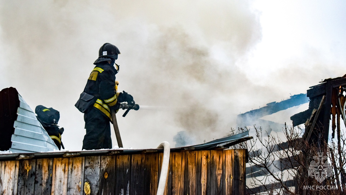    Два крупных пожара тушили спасатели Югры в минувшие сутки