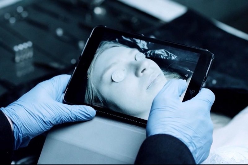 фото с сайта https://rg.ru/2019/07/05/serial-na-vyhodnye-mertvoe-ozero-misticheskij-skandinuar-po-russki.html