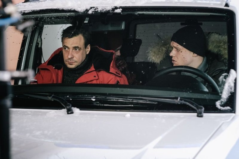 фото с сайта https://rg.ru/2019/07/05/serial-na-vyhodnye-mertvoe-ozero-misticheskij-skandinuar-po-russki.html