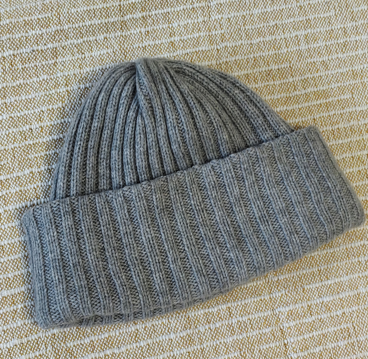 Шапочка спицами. Работа автора. Фото автора.