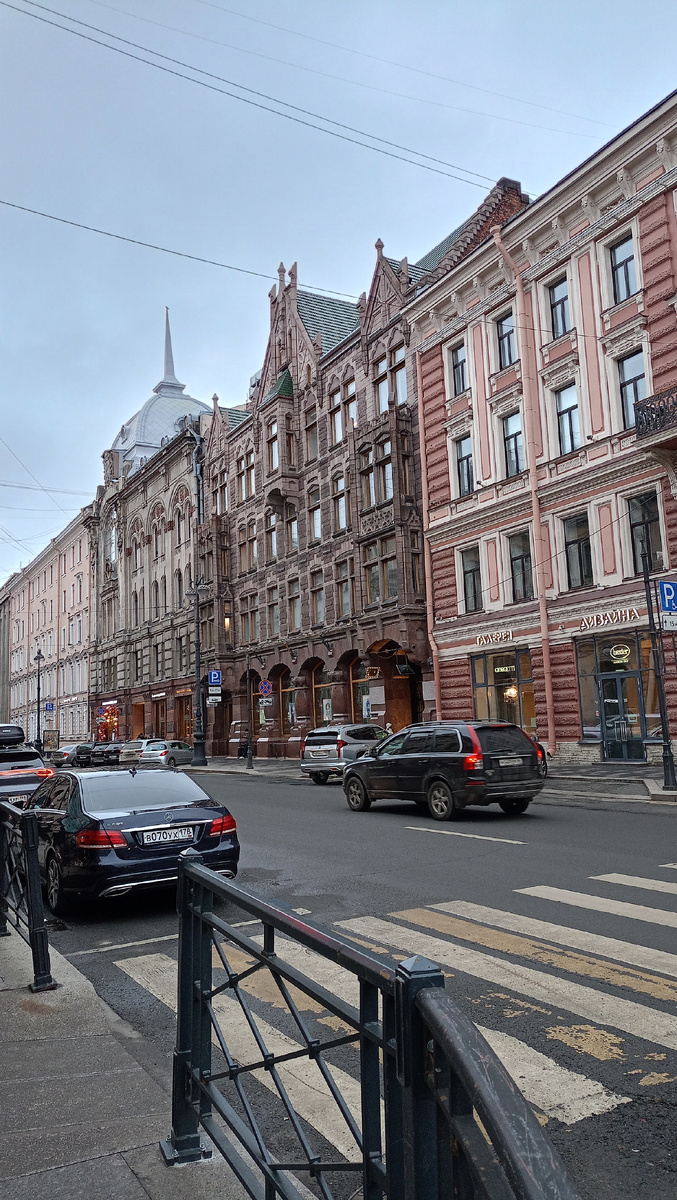 Да хоть миллион раз по этой улице пойдëшь, восторг всё равно будет