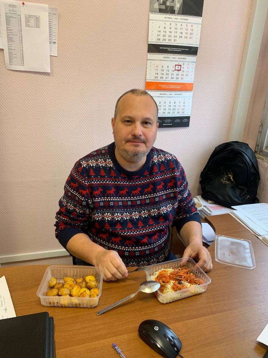 Это Петя. Скоро он потеряет аппетит, ведь он поест и не будет голодным.