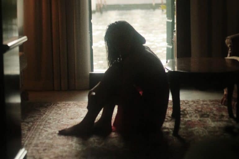 Сколько боли в этих словах, при чем, даже не знаю от кого больнее это слышать от ребёнка или взрослого. Любовь мамы - это построение базы доверия к окружающему миру, это чувство нужности этому миру. 
Без ощущения любви мамы человек ограничивает себя своим замкнутым мирком, он огораживает себя от внешнего мира, считая, что мир враждебен, что все против него.
Истинную Любовь мамы ни кто не вернёт и ни кто не заменит, но ослабить чувство ненужности, выстроить свою базу безопасности и начать доверять миру - можно.

Возможно и у Вас есть подобные чувства, проблемы - буду рада помочь, тем более у меня есть услуга знакомство с психологом. 
По вопросам https://t.me/Ekaterina_Cherepanova17 