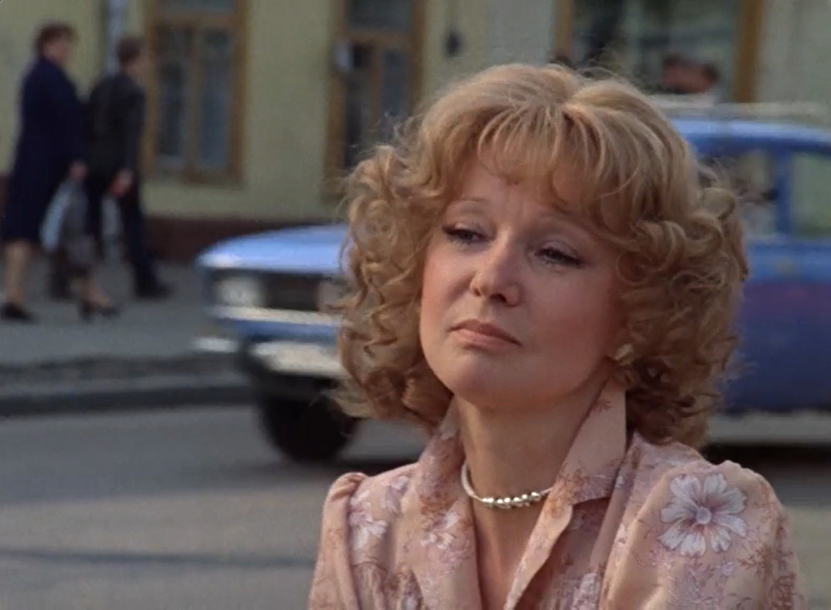 Кадр из кинофильма "Вокзал для двоих", 1982 г., режиссер Эльдар Рязанов, сценаристы Эмиль Брагинский, Эльдар Рязанов, композитор Андрей Петров (скриншот)