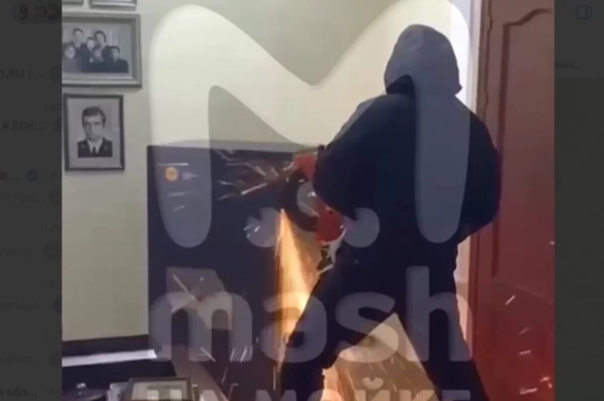    При обысках в вузе Петербурга нашли деньги и поддельные дипломы мигрантов