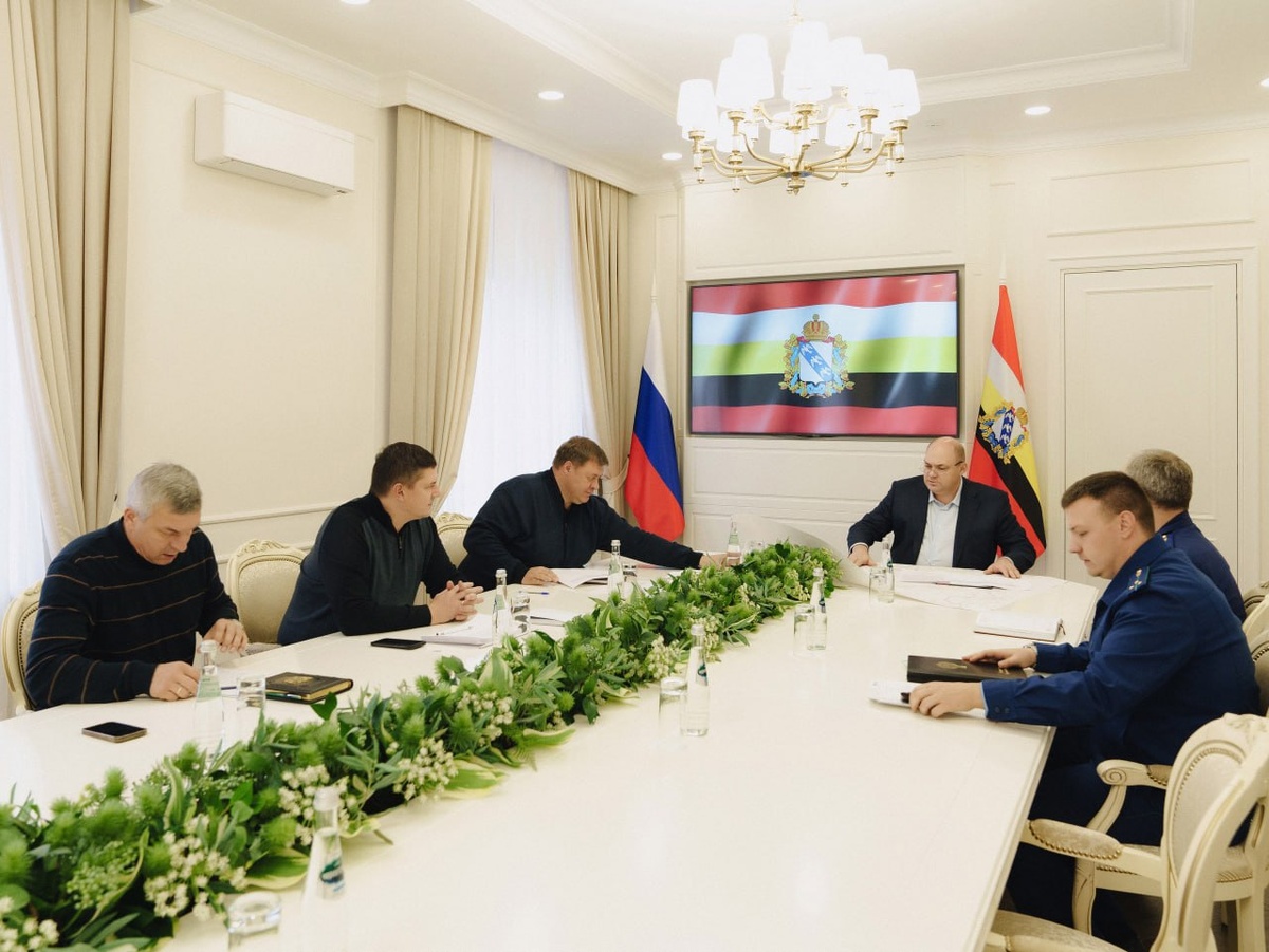    Губернатор встретился с прокурором Курской области Алексеем Цукановым