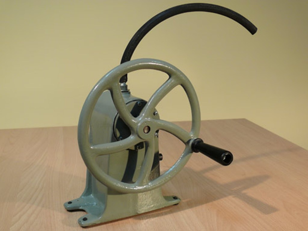 Насос Комовского