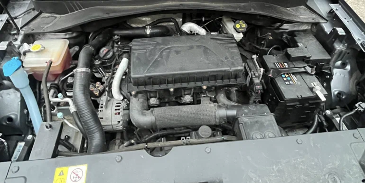 Моторный отсек Москвич 3