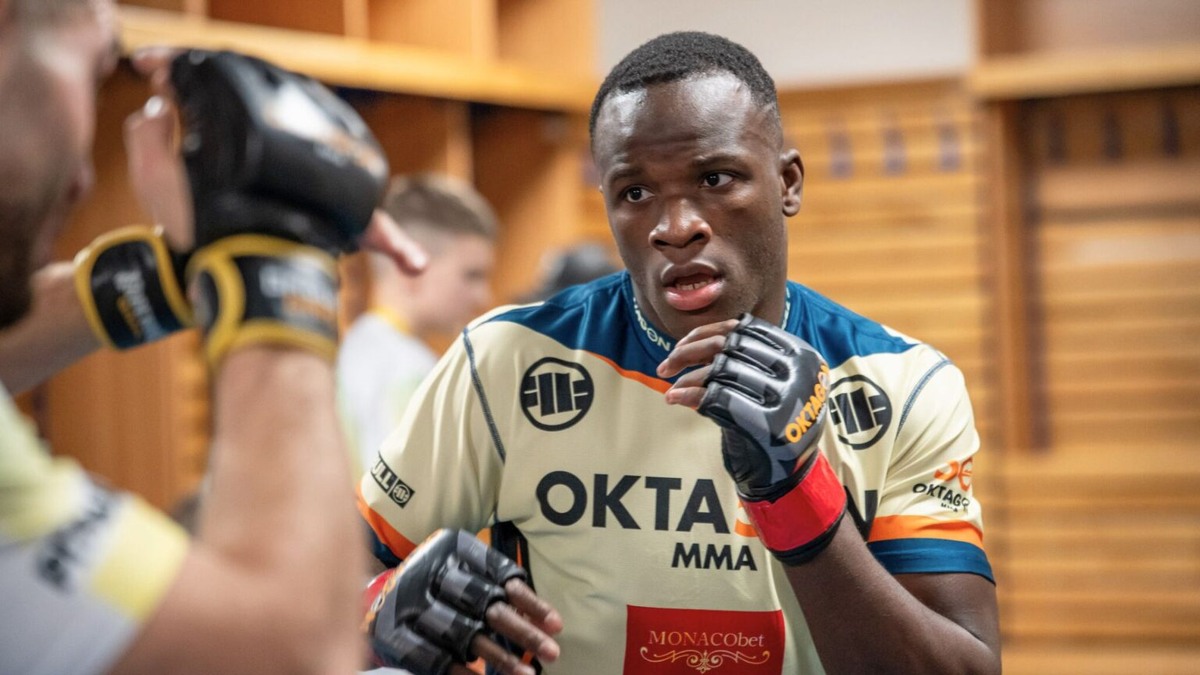 "Я поймал себя на мысли, что когда-нибудь ведь настанет момент, когда UFC пришлёт мне этот контракт, а я покажу ему средний палец, сфотографирую и выложу в сеть. И пусть это станет  мемом.-4