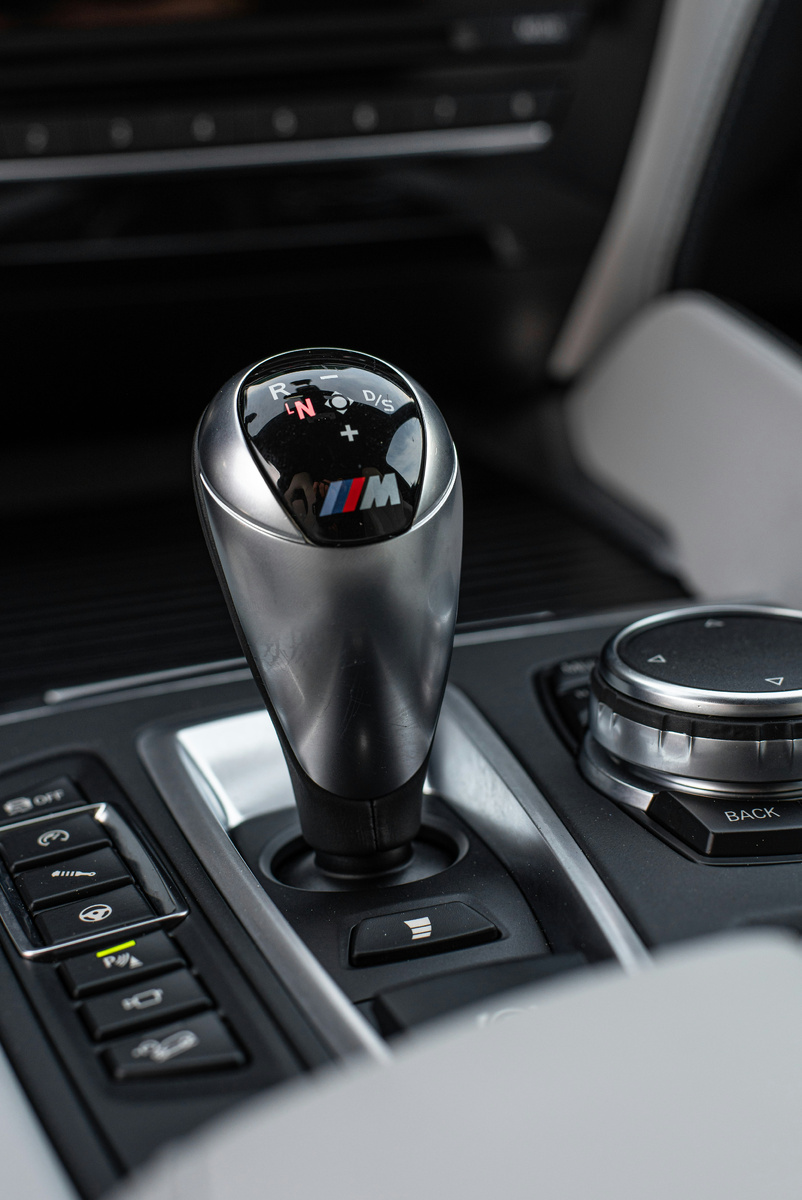 "Hа стене каpтина-на-на-на… А на каpтине льдина-на-на …