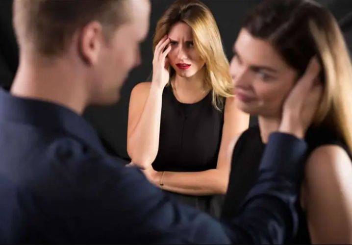 Даша в кафе