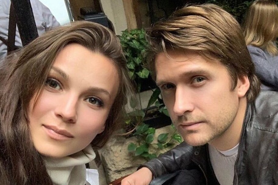     Актер мелодрамы «Прости за любовь» Дмитрий Пчела объявил о разводе с Екатериной Рябовой