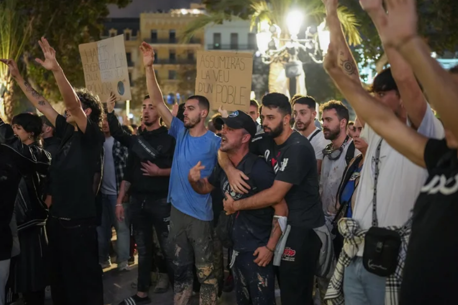 фото Emilio Morenatti  AP