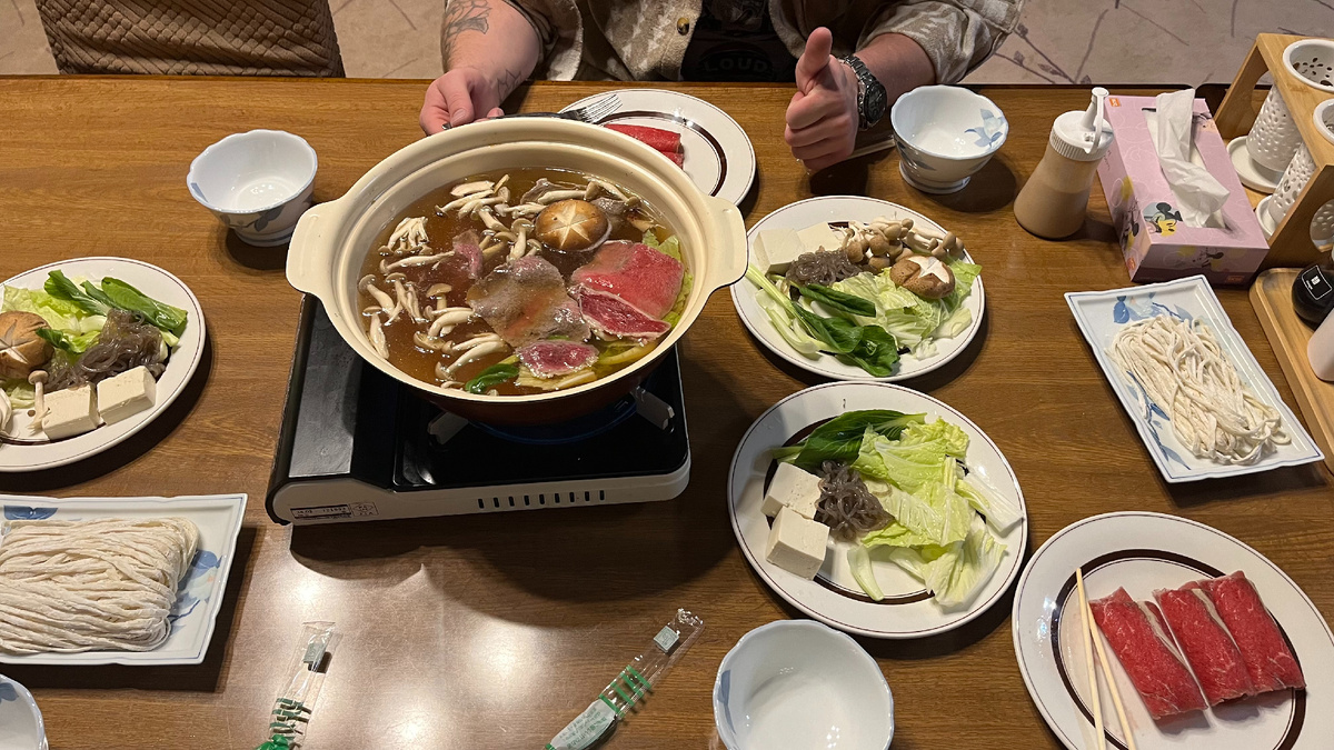 Сами сварили себе суп