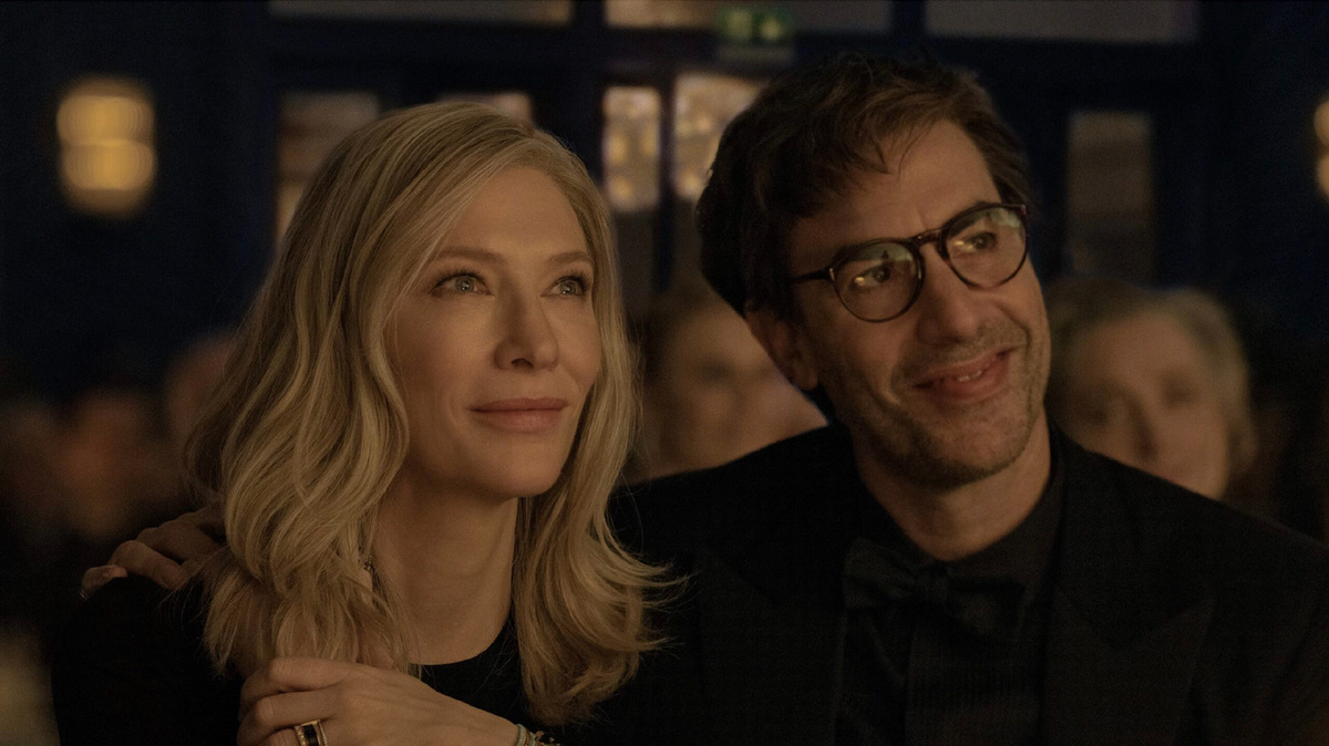 кадр из сериала "Все совпадения неслучайны" - Кейт Бланшетт и Саша Барон Коэн