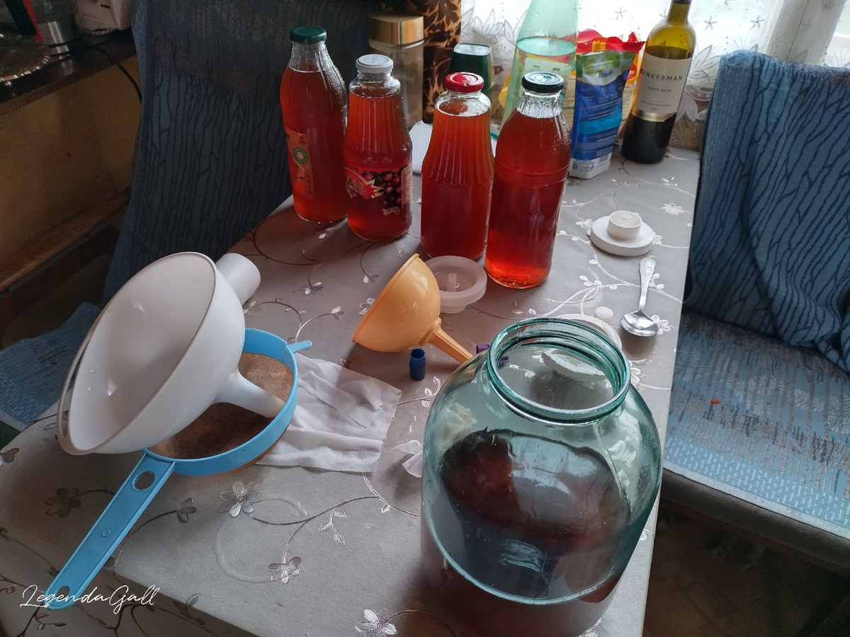 Прцесс. А красивое какое! Было совсем светлое, а стало такое янтарное...