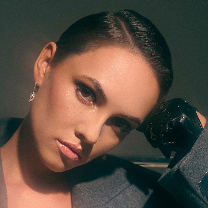 Стася Милославская в серьгах Mercury Classic