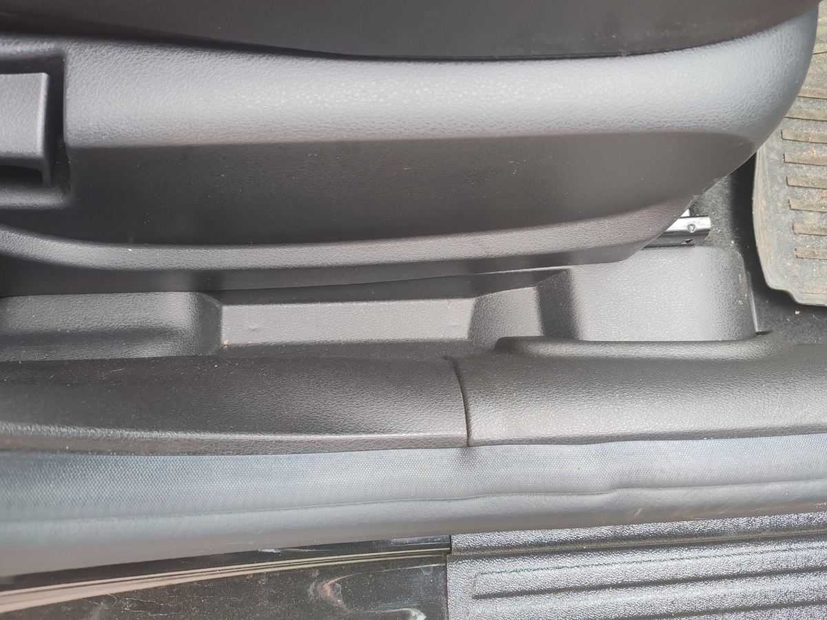 С пассажирской стороны